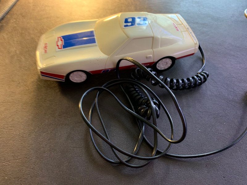 Illustration for article titled Vintage Car Phone Found